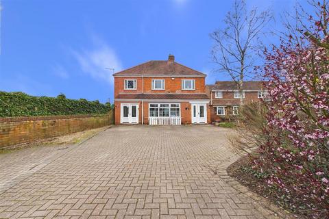 7 bedroom detached house for sale, London Road, Balderton, Newark
