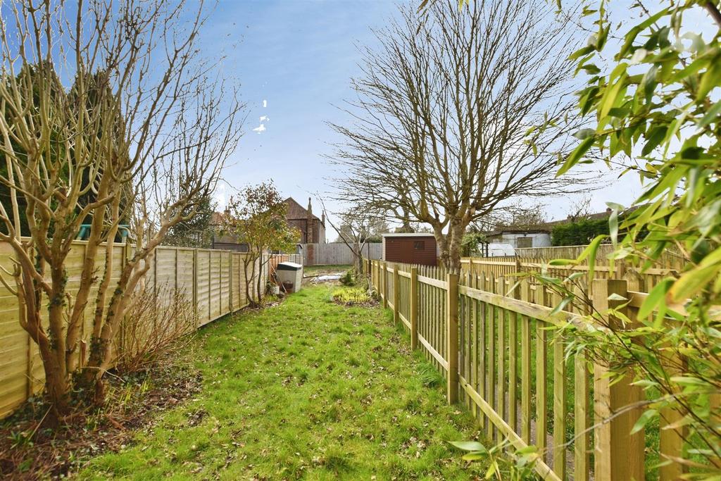 Dd14f129-garden 20long.JPG