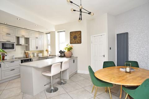 2 bedroom flat for sale, Knaresborough Road, Harrogate, HG2
