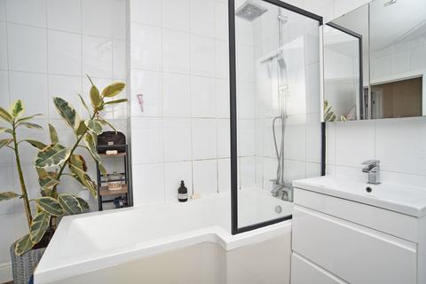 2 bedroom flat for sale, Knaresborough Road, Harrogate, HG2