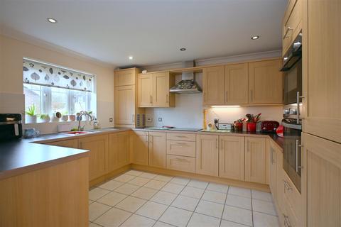 3 bedroom detached house for sale, Friday Street, Langney, Eastbourne