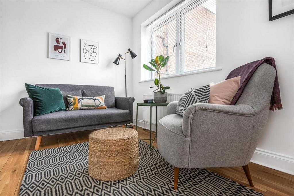 Lounge/Kitchen