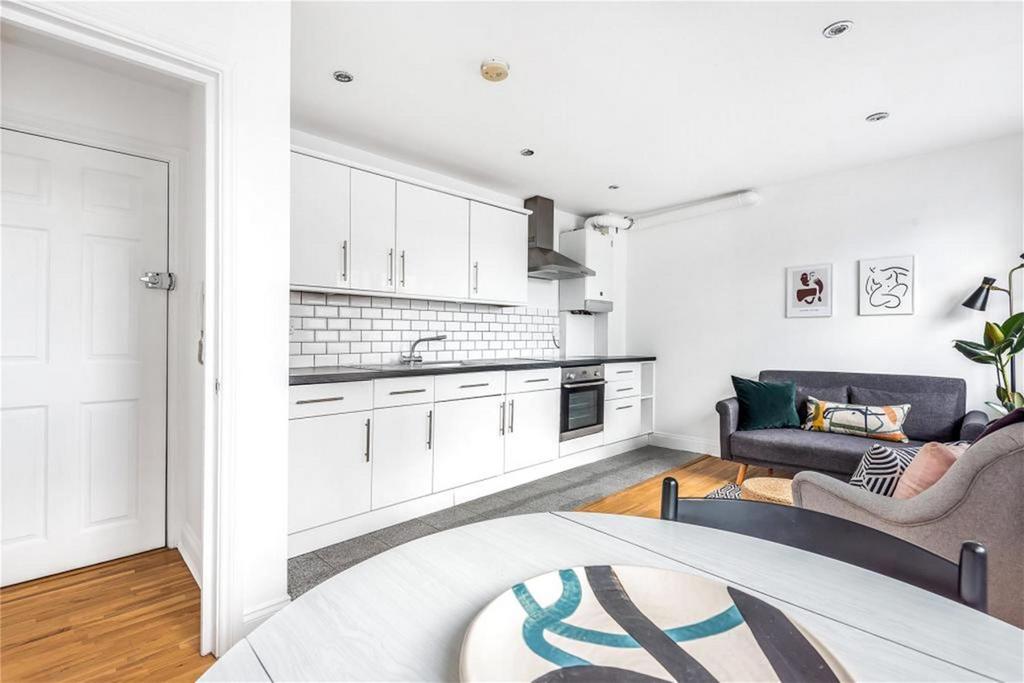 Lounge/Kitchen