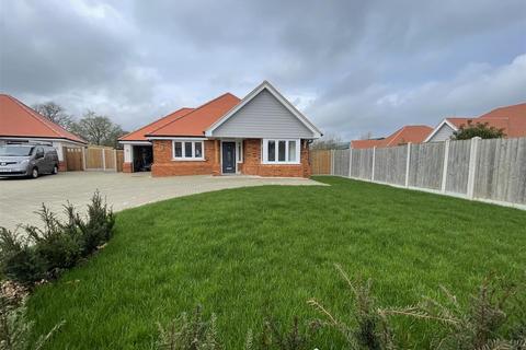 3 bedroom detached bungalow for sale, Springwood Close, Latchingdon
