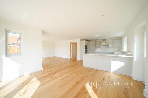 3 bedroom detached bungalow for sale, Springwood Close, Latchingdon