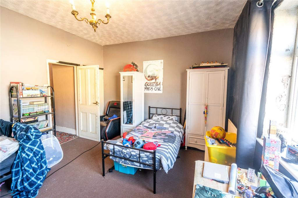 Bedroom 1 (2)