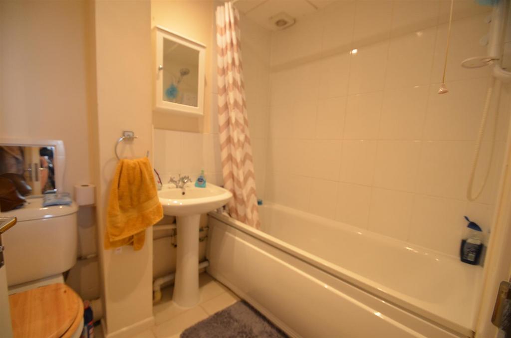 Bathroom.JPG