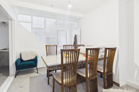 3 bedroom terraced house to rent, Dene Avenue, Durham SR8