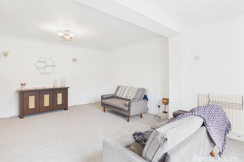 3 bedroom terraced house to rent, Dene Avenue, Durham SR8