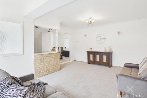 3 bedroom terraced house to rent, Dene Avenue, Durham SR8