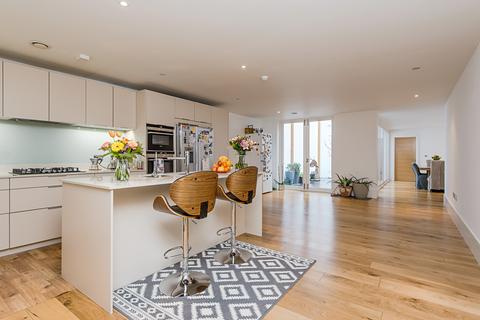 5 bedroom house to rent, Dora Road, London SW19