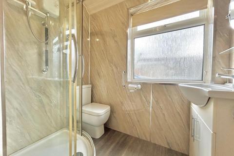 3 bedroom end of terrace house for sale, Pilling Street, Leigh
