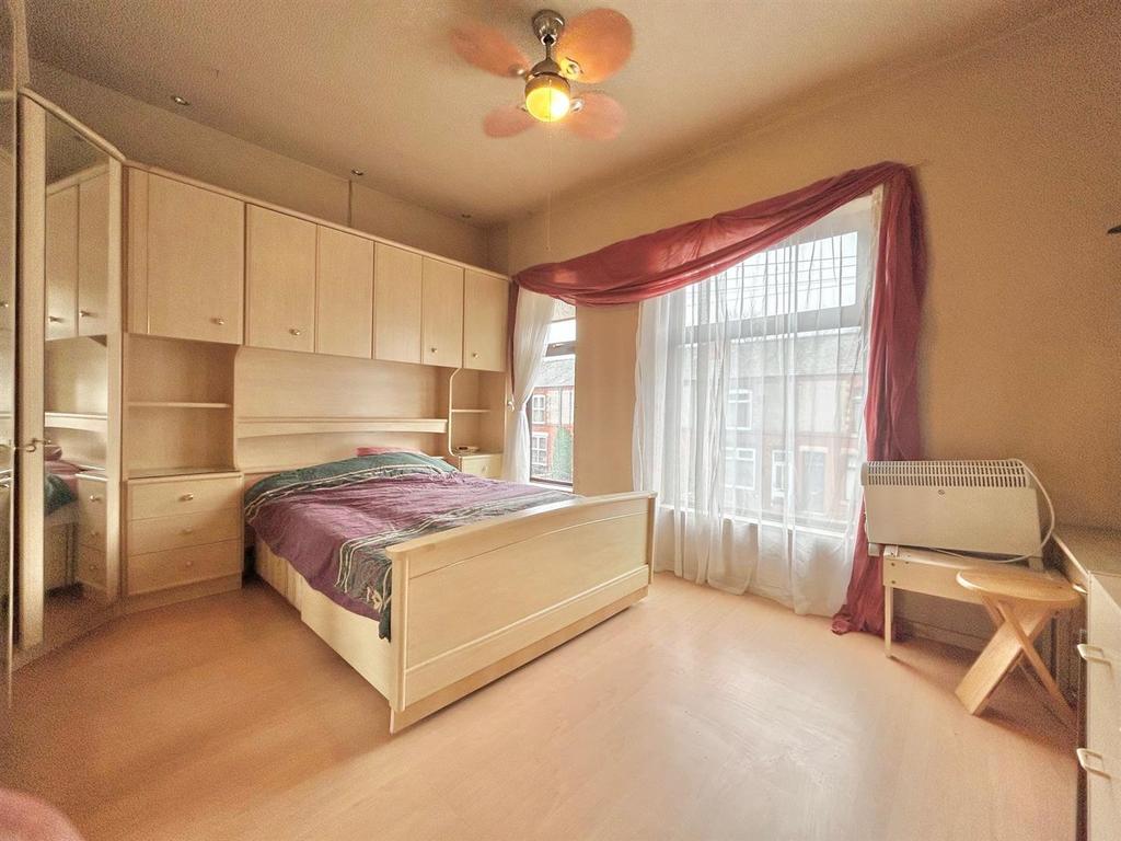 Bed 1.jpg