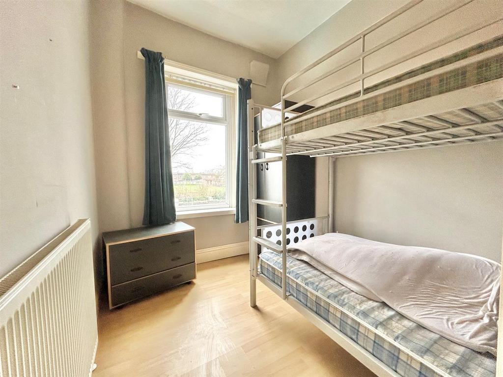 Bed 2.jpg