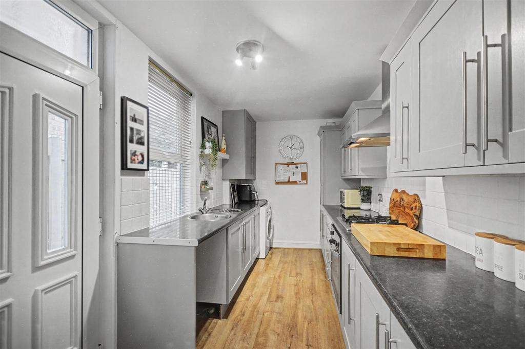 Kitchen 1.jpeg