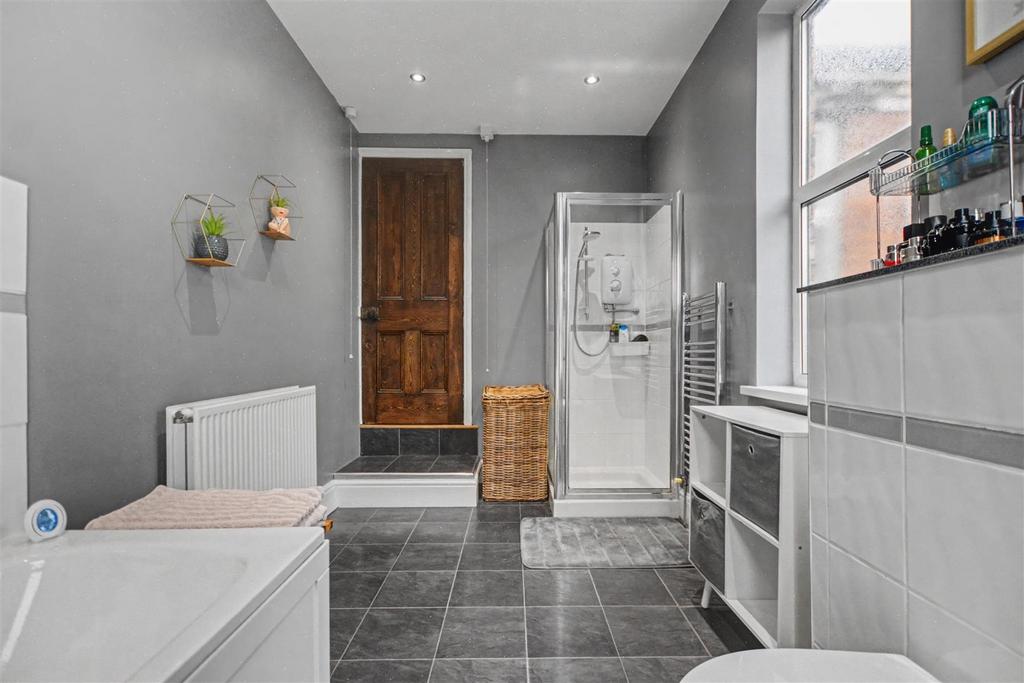 Bathroom 2.jpeg