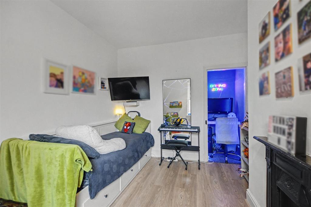 Bedroom 2 2.jpeg