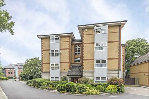 2 bedroom flat to rent, Busch Close, Isleworth TW7