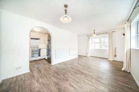 2 bedroom flat to rent, Busch Close, Isleworth TW7