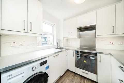 2 bedroom flat to rent, Busch Close, Isleworth TW7