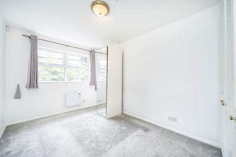 2 bedroom flat to rent, Busch Close, Isleworth TW7