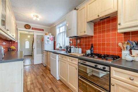 3 bedroom semi-detached house for sale, Plains Avenue, Maidstone