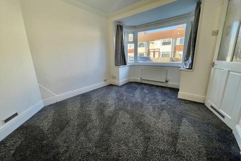 2 bedroom house to rent, Westbank Avenue, Blackpool FY4