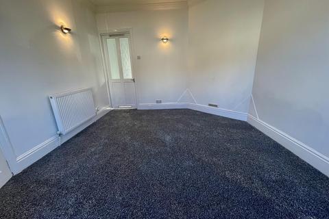 2 bedroom house to rent, Westbank Avenue, Blackpool FY4
