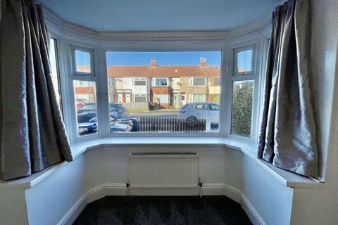 2 bedroom house to rent, Westbank Avenue, Blackpool FY4