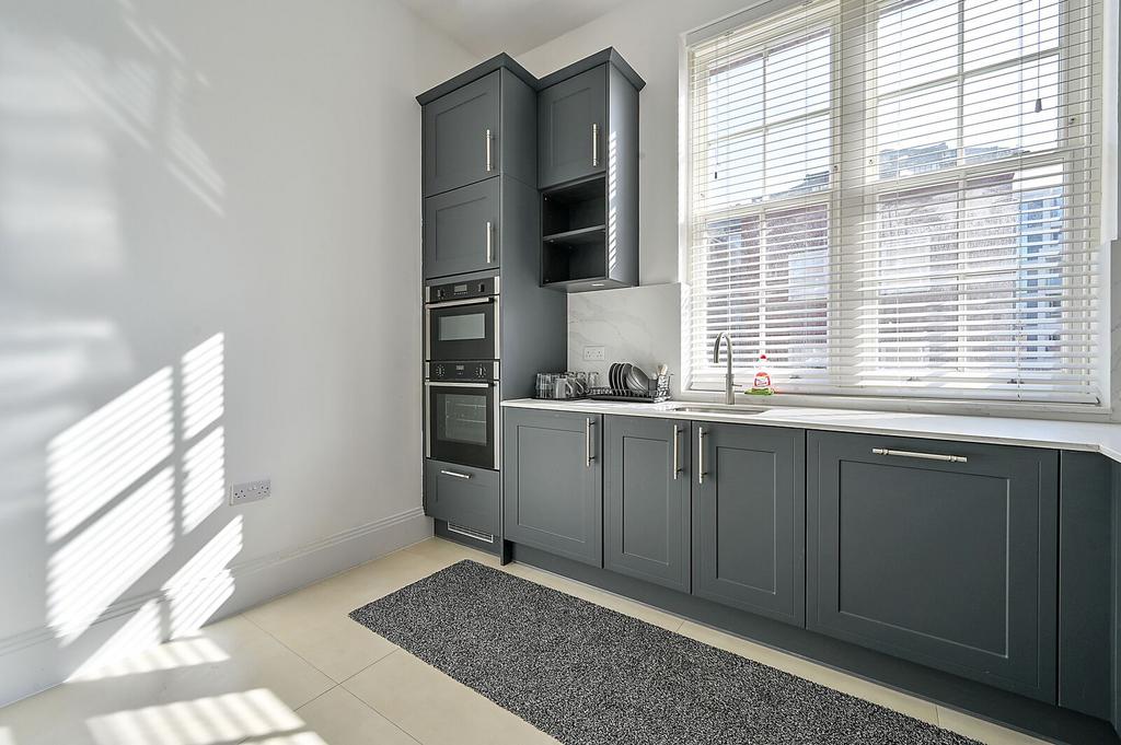 Apartment in Hanwell - View 5