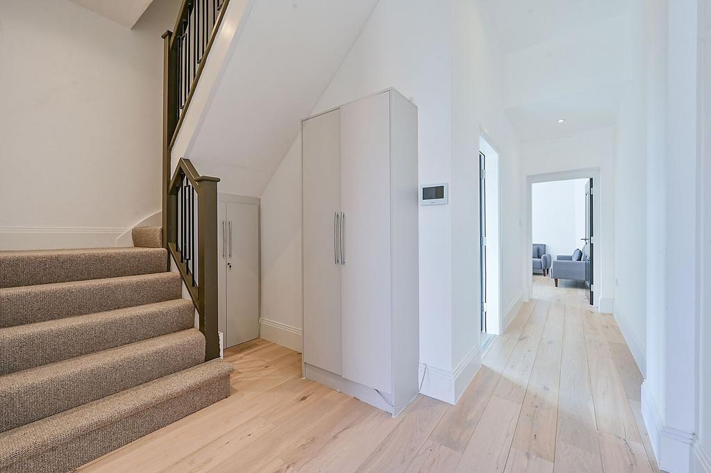 Apartment in Hanwell - More