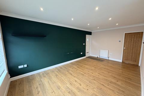2 bedroom bungalow to rent, Killay, Broadmead