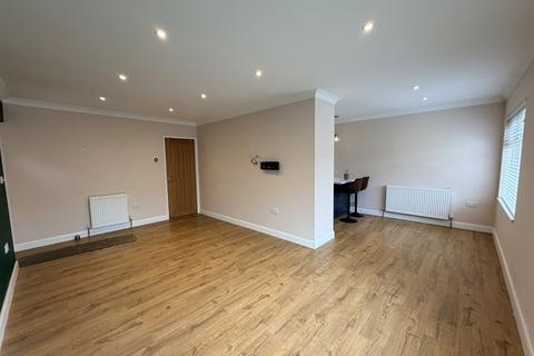 2 bedroom bungalow to rent, Killay, Broadmead