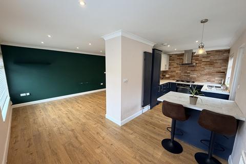 2 bedroom bungalow to rent, Killay, Broadmead