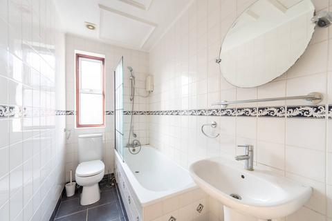 3 bedroom flat to rent, Heber Road, Willesden Green, London, NW2