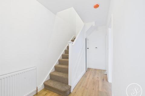 3 bedroom semi-detached house to rent, Scott Hall Road, Leeds