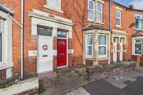 3 bedroom apartment to rent, Park Crescent East, North Shields