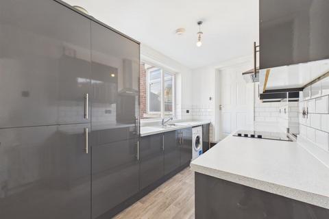 3 bedroom apartment to rent, Park Crescent East, North Shields