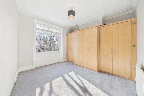 3 bedroom apartment to rent, Park Crescent East, North Shields