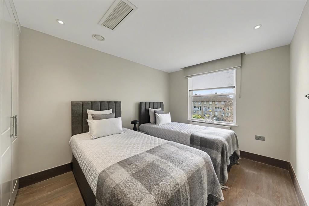 1 Court Close, St. John's Wood Park NW8 6 NN-2.jpg