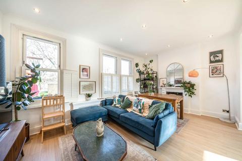 3 bedroom flat for sale, Aboyne Road, London SW17