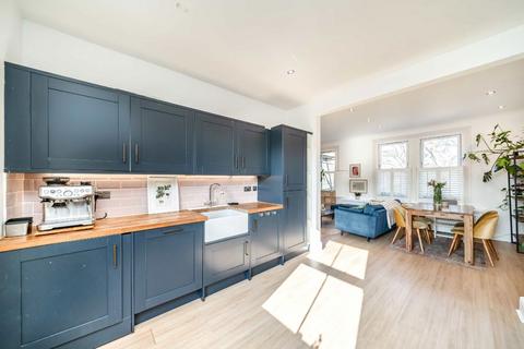 3 bedroom flat for sale, Aboyne Road, London SW17