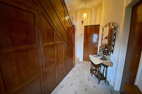 3 bedroom detached house for sale, 132 Birch Avenue, Chadderton, Oldham, OL1 2QU