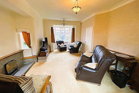 3 bedroom detached house for sale, 132 Birch Avenue, Chadderton, Oldham, OL1 2QU