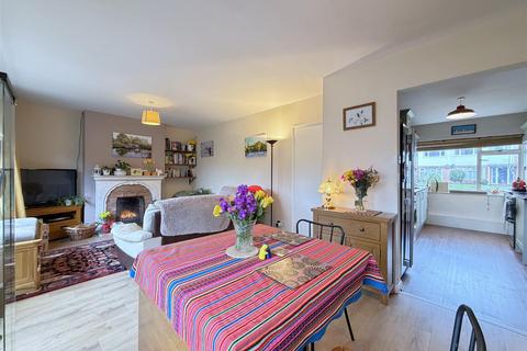 3 bedroom semi-detached house for sale, Foxes Way, Warwick