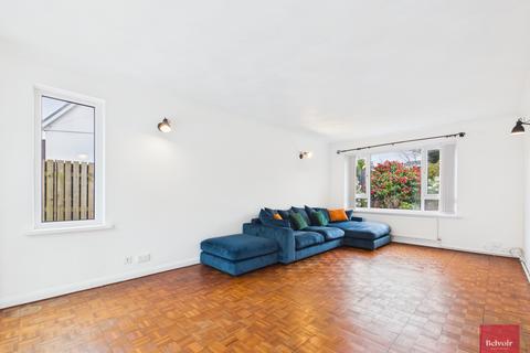 4 bedroom detached house to rent, Wychwood Close, Langland, Swansea, SA3