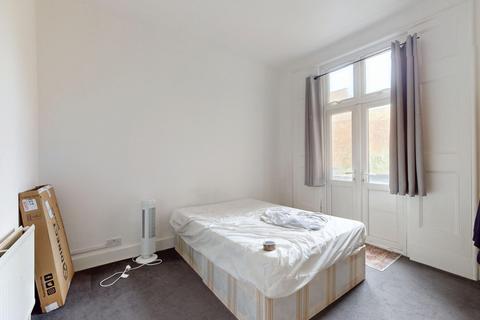 3 bedroom flat to rent, Coningsby Road, London, London, N4