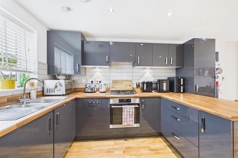 3 bedroom end of terrace house for sale, Glenton Green, Aylesbury HP18