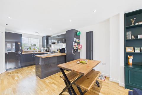 3 bedroom end of terrace house for sale, Glenton Green, Aylesbury HP18
