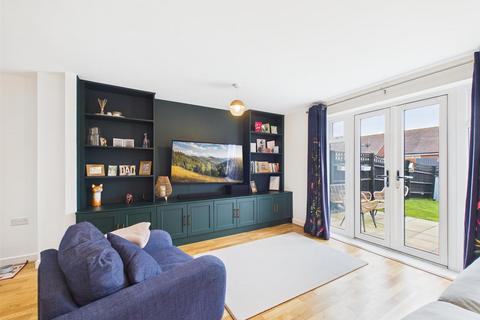 3 bedroom end of terrace house for sale, Glenton Green, Aylesbury HP18